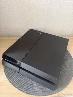 PS4 500 Gb v top stavu