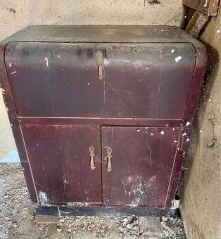 Dřevěná skřínka