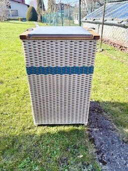 STARÝ KOŠ NA PRÁDLO, HEZKÝ STAV, CENA DOHODOU.