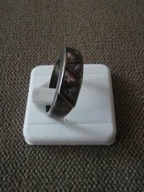 Stříbrný prsten růžové zirkony nošený - 1