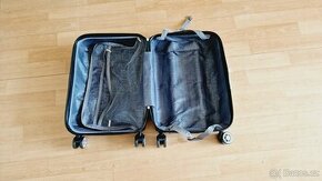 Cestovní kufr skořepinový na kolečkách se zámkem