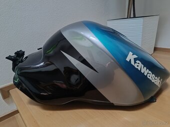 Nádrž Kawasaki ZX-9R