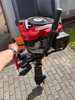 Lodní motor