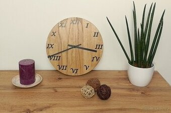Dubové hodiny, průměr 30 cm