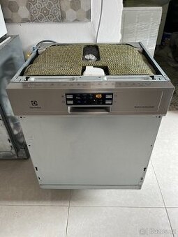 Myčka ELECTROLUX ESI8550ROX