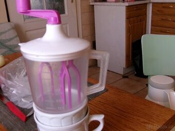 pomocnici v kuchyni BEZ ELEKTRIKY