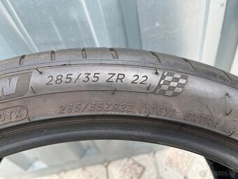 285/35 R22 106Y