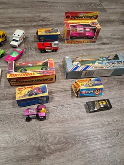 Stará autíčka Matchbox a jiné značky