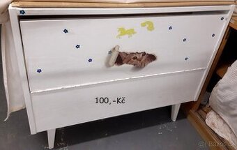 skříň na uložení peřin