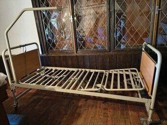 Zdravotní polohovací postel