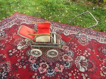 Nabízím historický kočárek pro panenky. Původní stav. Jen c