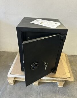 TREZOR , NÁBYTKOVÝ TREZOR - JAKO NOVÝ -