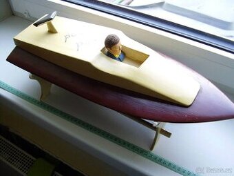 Sportovní elektro člun, použitý.