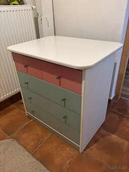 přebalovací pult se skříňkou