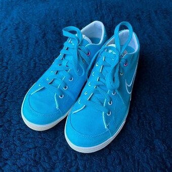 Plátěné tyrkysové tenisky Nike vel. 38,5