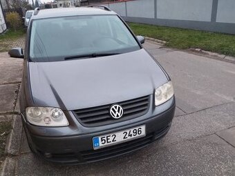 VW Touran  sedmimístný