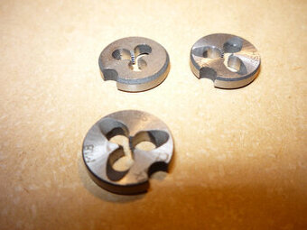 Závitová čelist - očko metrické strojní