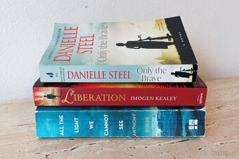 3 anglické knihy z období II. světové války