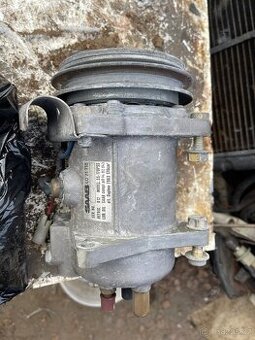 Saab 900 OG klima kompresor výrobník držák