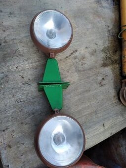 Prodám originál světla na ZETOR25- jako nová