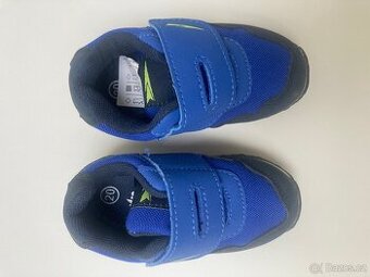 Tenisky nove velikost 20