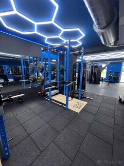 Dřepovací klec - power rack, masivní konstrukce, nové