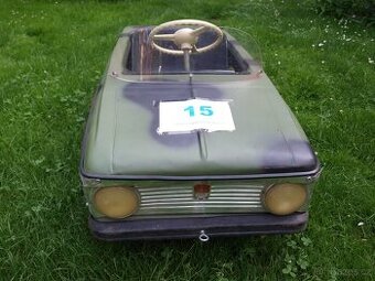 Šlapací autíčko Moskvič