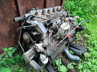 Demontovaný motor Liaz SA8 (kropička)