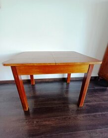 Dřevěný rozkládací jídelní stůl - starožitný