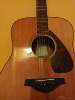 Akustická kytara Yamaha FG820-12