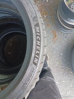 215/40R18 michelin