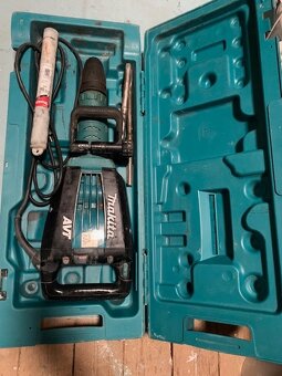 Prodám použité funkční bourací kladivo Makita HM1214C s AVT - 1