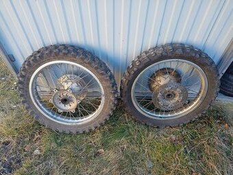 Yamaha DT 125r zadní kola