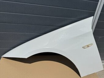 Přední blatník BMW E90/ E91 levý , kód barvy 300