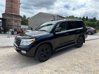 Toyota land cruiser V8 200 5.7 benzin