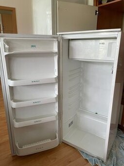 Vestavná lednice Zanussi 122 cm