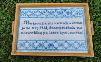 Starý tácek na ,panáčky, stará výšivka - 1