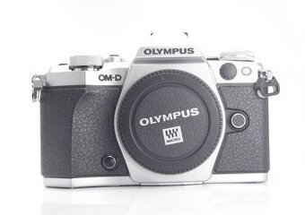 OLYMPUS E-M5 MARK II
