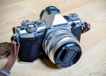 OLYMPUS E-M5 MARK II
