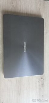 Asus Zenbook Intel i5-7200 U, 8gb ram, GeForce 940MX