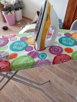 Žehlící prkno + žehlička