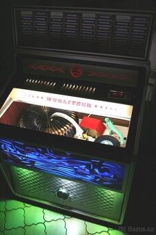 Velmi pěkný starý jukebox Wurlitzer Lyri