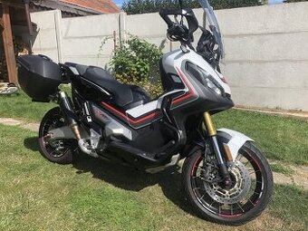 Honda x-adv 750