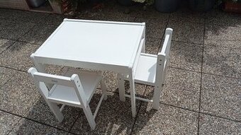 Dětský stůl a 2 židle