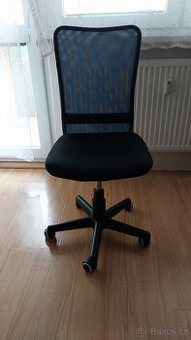 Dětská otočná židle