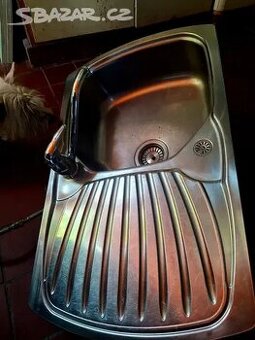 Nerezový dřez Franke včetně baterie