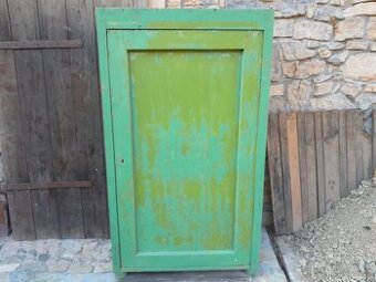 Dřevěná šatní skříň antik