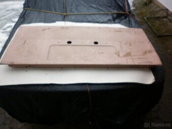Škoda 1203, úloženka zadní, spodní sklopné dveře nepoužité