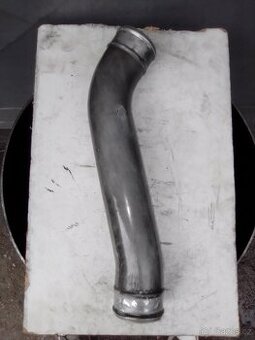 Bmw e39 - Tlaková trubka k turbu.