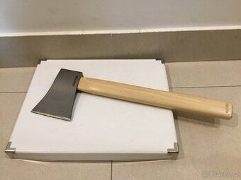 Sportovní soutěžni házecí sekera